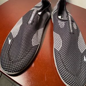 Speedo water shoes medium 9/10